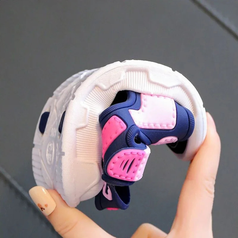 Fashionable childrens sandals baby shoes boys soft soled non slip sandals boys and girls sandals childrens shoes summer beach 2-10 years 250424