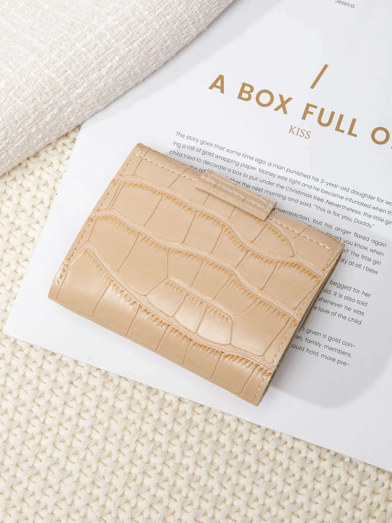 Women's Solid Color Mini Crocodile Pattern PU Leather Simple And Lightweight Small Wallet Short Credit Card Holder