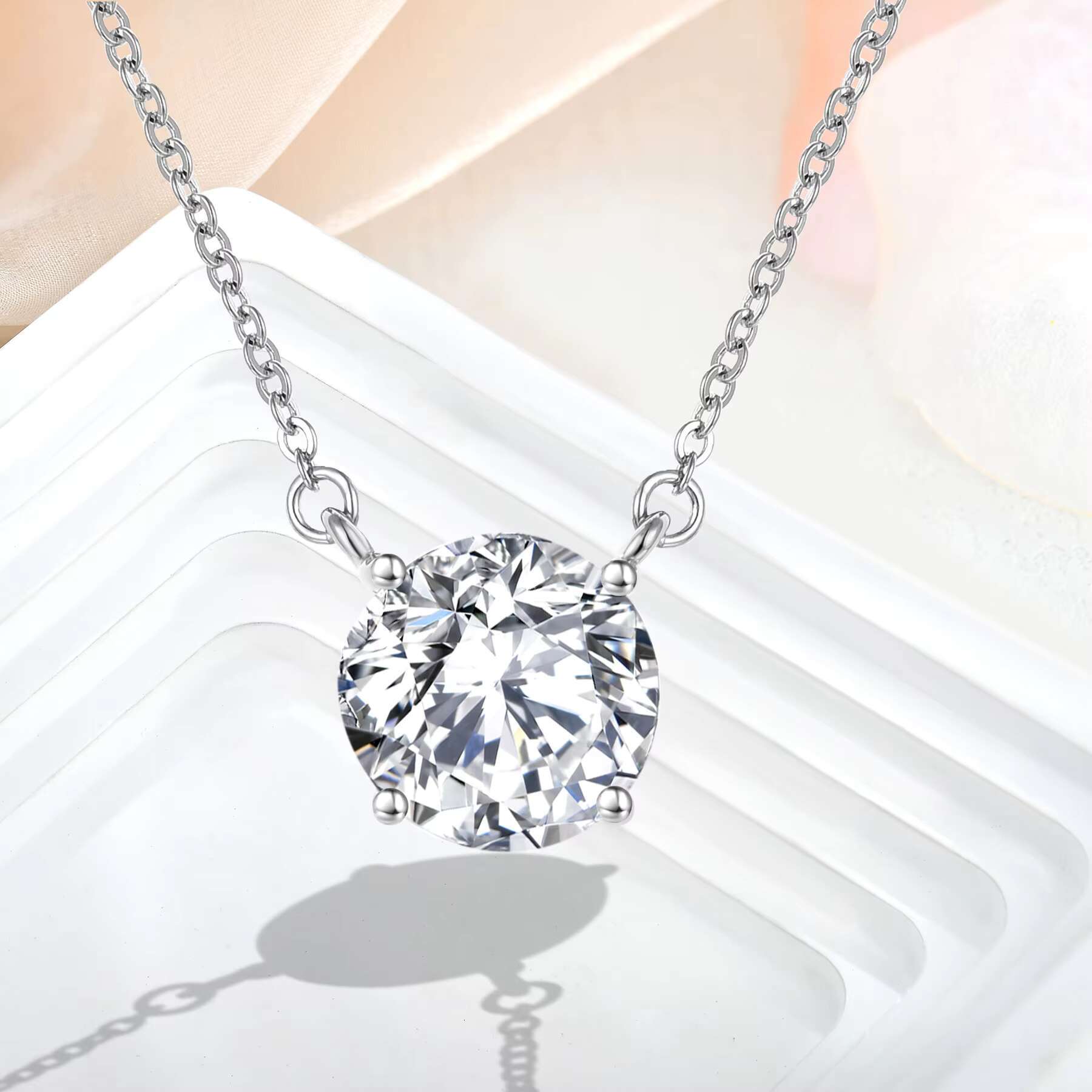 Minimalist Jewelry 925 Sterling Silver Ladies Elegant Temperament Shiny Round Cut Moissanite Necklace Bride Engagement Jewelry