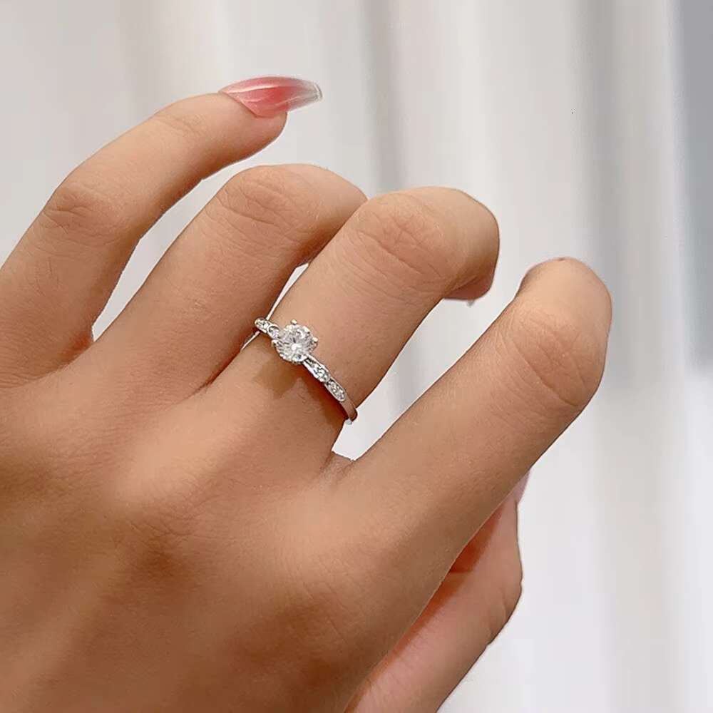 Wholesale 925 Sterling Silver 0.5Carat Moissanite Rings Engagement Wedding Ring for Women