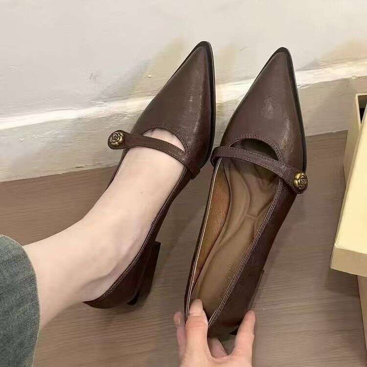 Versatile and fashionable shallow high-heeled for women, camellias, one button thick single order shoes, pointed temperament, Mary Jane shoes