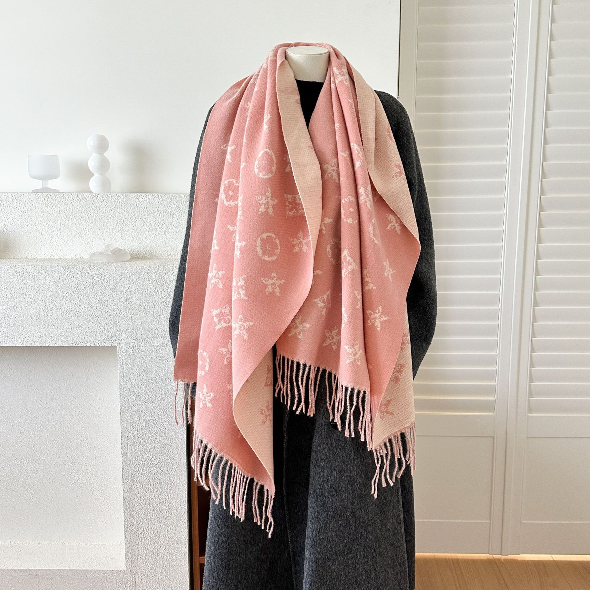 New design Scarf 2025 New British Style High-end Scarf for Women Winter Double-sided jacquard tassel Long Shawl Versatile, thickened warm free shippin