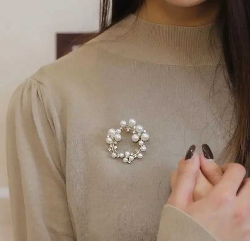 Trendy White Pearl Crystal Zircon Flower Brooch Pins For Women Girls Rhinestones Wreath Party Wedding Jewelry Gift 2024 J251125