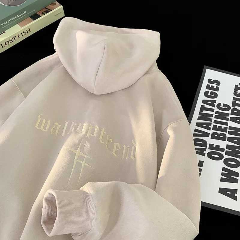 Mens suede hooded sweatshirt for autumn and winter American retro college style hooded sweatshirt fashionable street trend clothing M250425