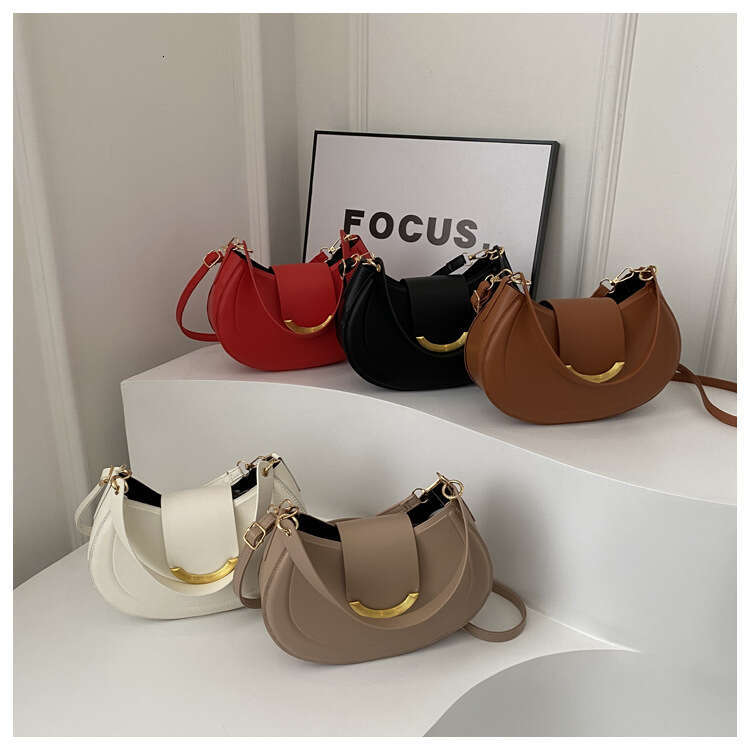 Fashionable versatile fresh round high-quality this year's trend is solid color bags niche designs diagonal shoulder bags