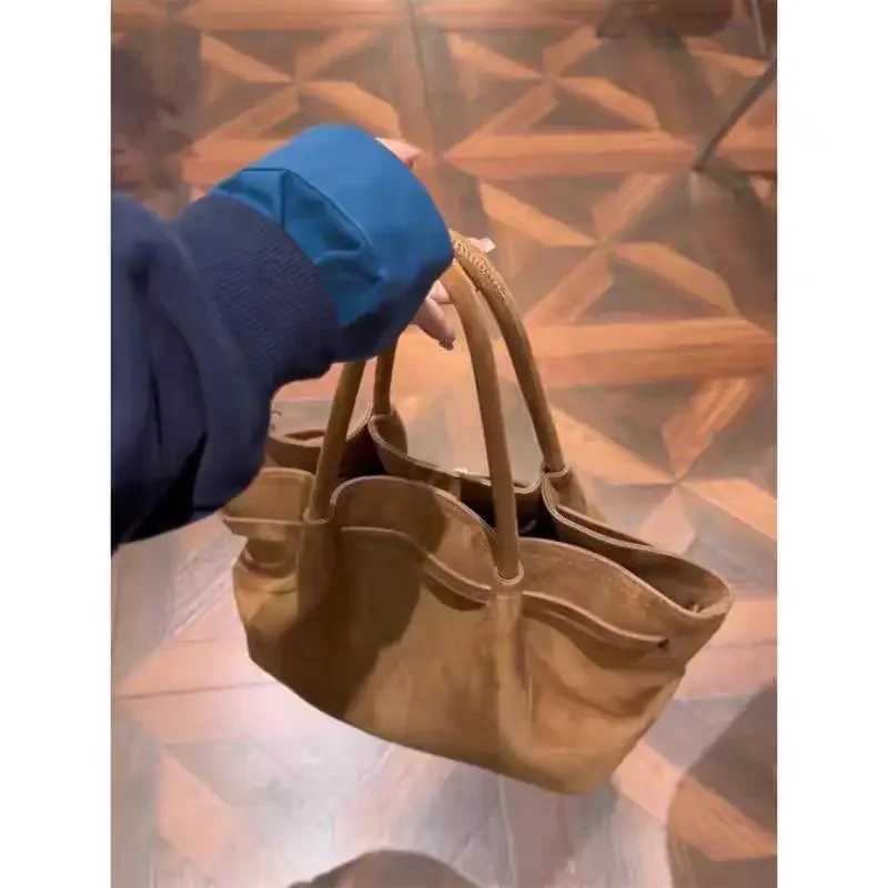 Autumn/Winter Large Capacity Retro Velvet Shoulder Bag High End Felt Bottom Bag Used for Work and Business Small Handbags W250425