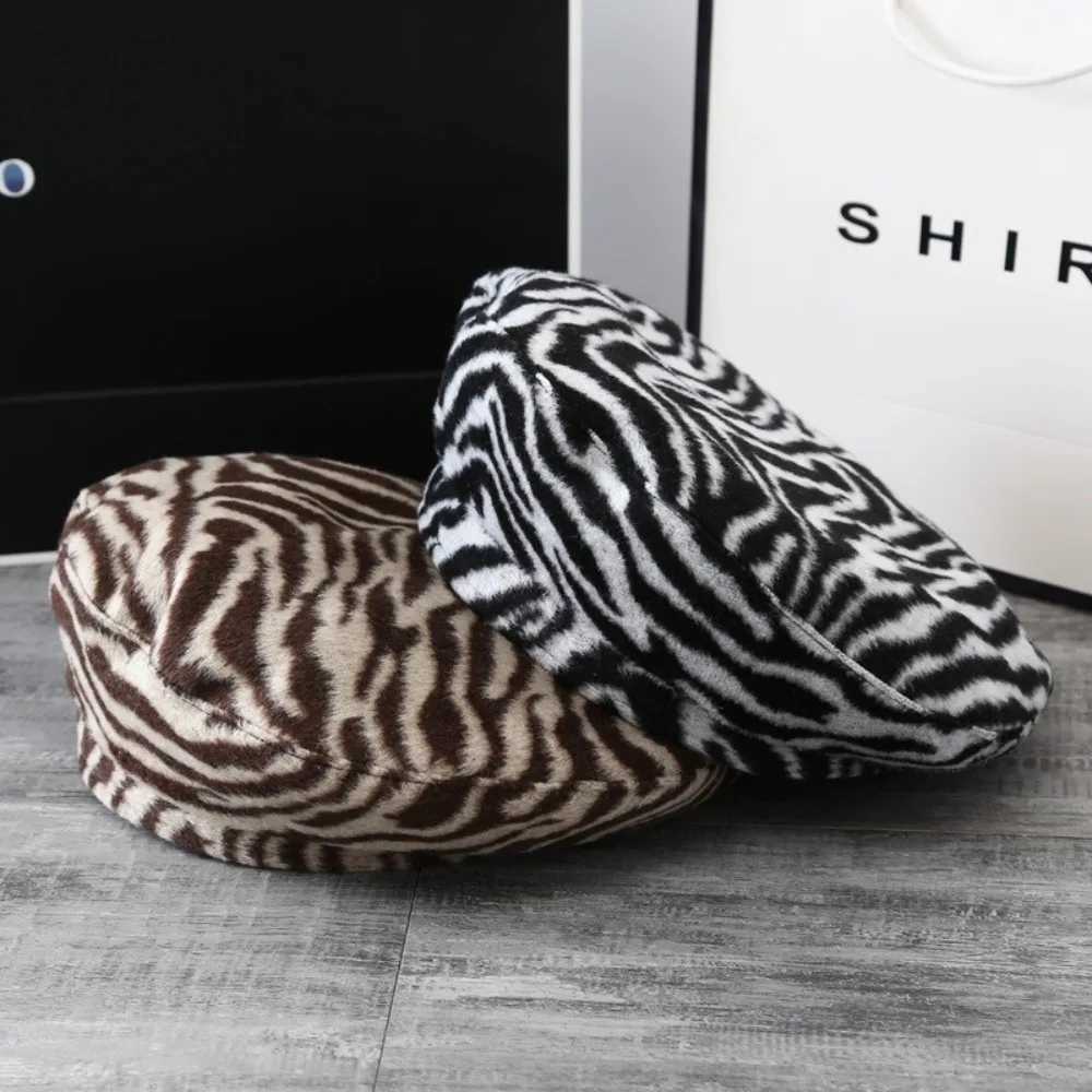 New Retro Beret Plush Zebra Stripes Print Painter Hat Windproof Pumpkin Hat Unisex J251125