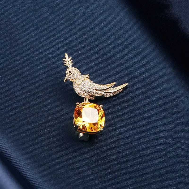 New Arrival Women Girls Exquisite Brid Shining Crystal Brooches Badges Fashion Elegant Clothing Suit Rhinestone Pins Jewerly J251125