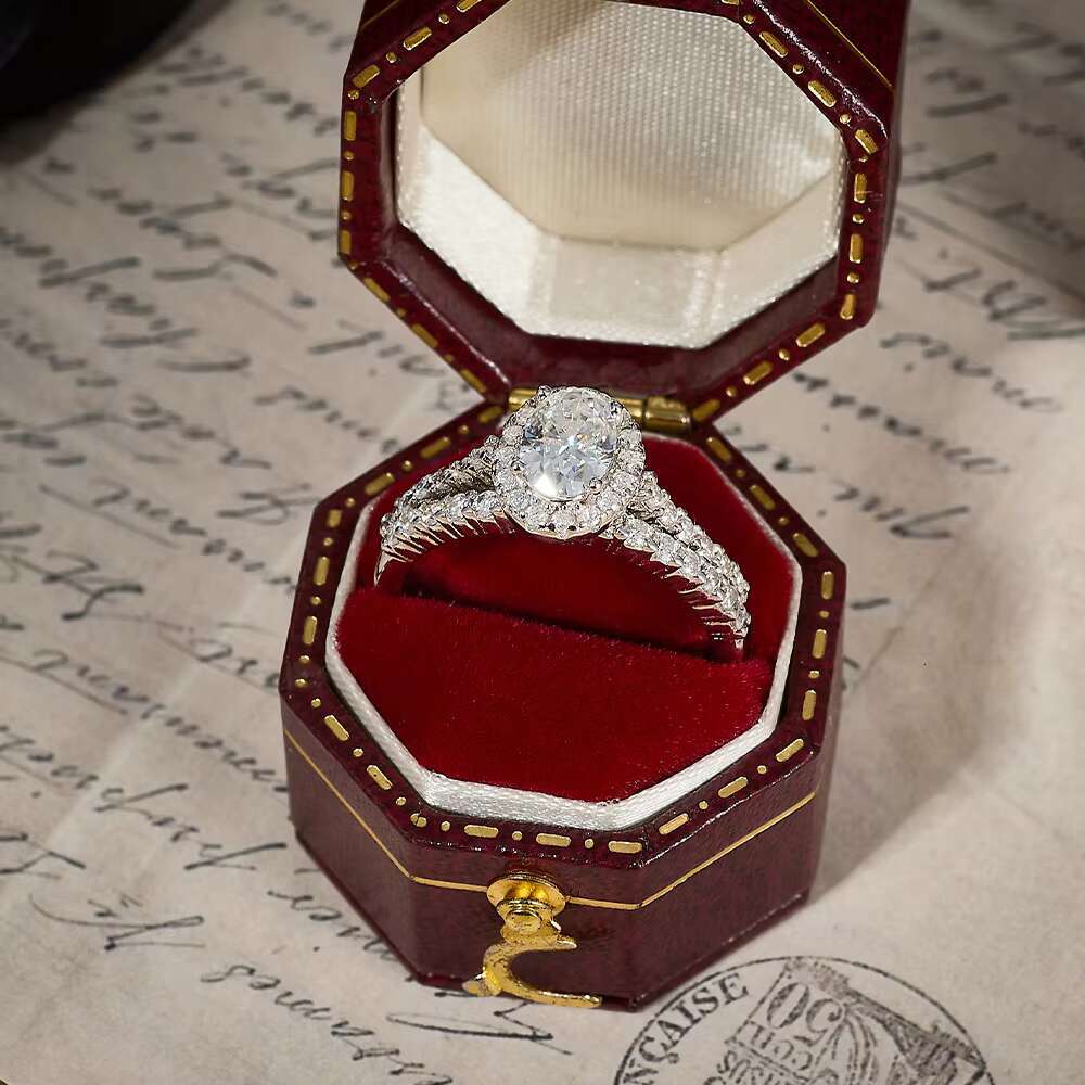 Customized 925 Silver Moissanite Diamond Engagement Ring for Womens Wedding Jewelry