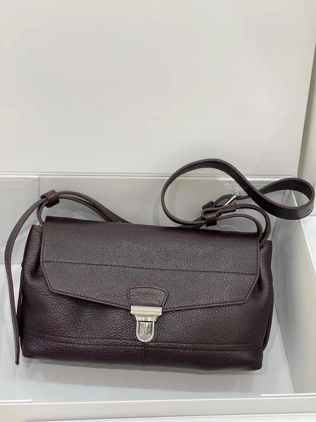 Vegetable Tanned Cowhide Vintage Genuine Leather Shoulder Messenger Bag Designer Unisex Crossbody