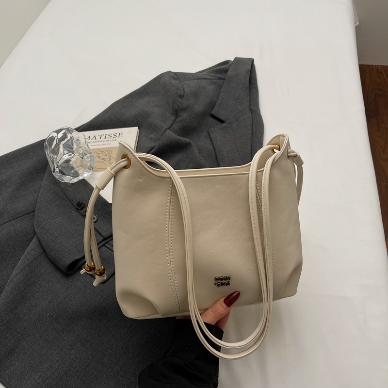 Summer women's new retro versatile fashionable shoulder bag, leisure multifunctional crossbody bag, high-end texture commuting leisure shopping b