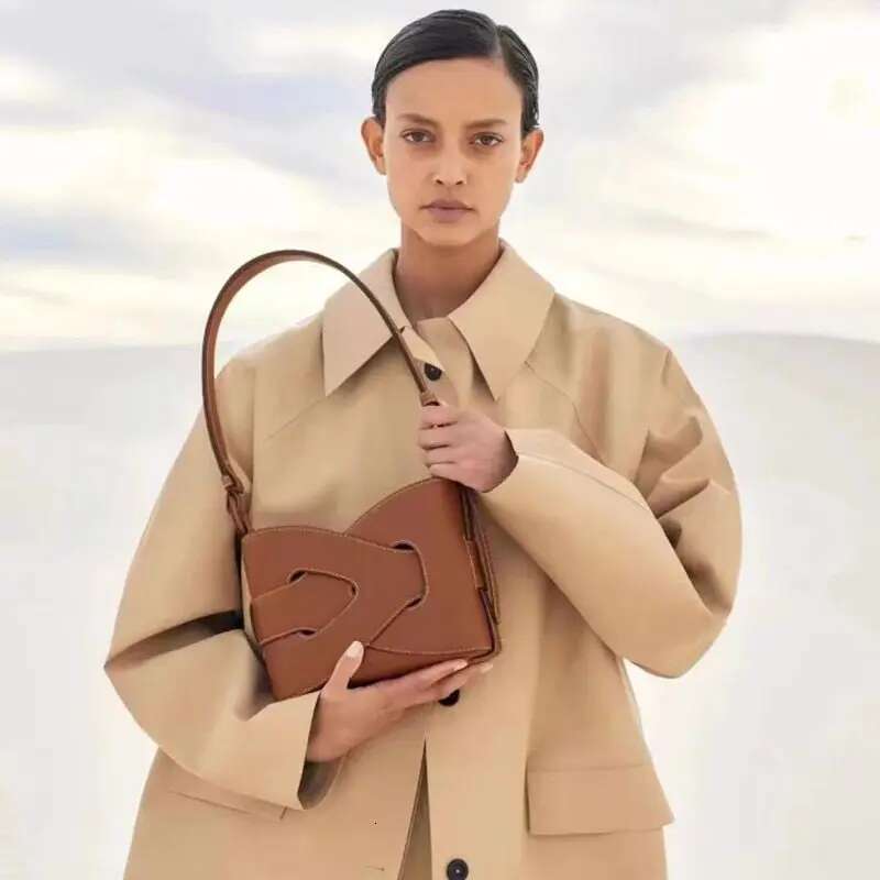 Designer Bag French Niche 2025 New High-End Light Underarm Girl Leather Messenger Handbag Simple Woven Bag Woman Crossbody Package