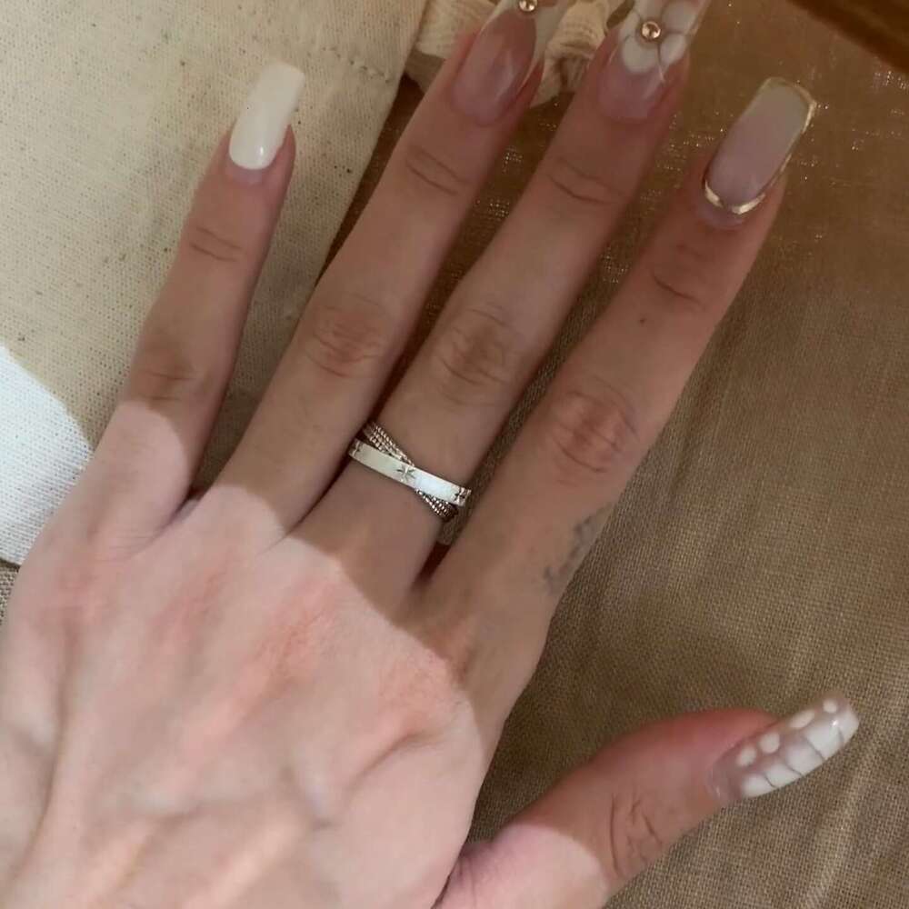 Designer luxury rings Brushed Star Cross for Women Vintage Old Money Style Retro Light Luxury High End Eight Pointed Ring