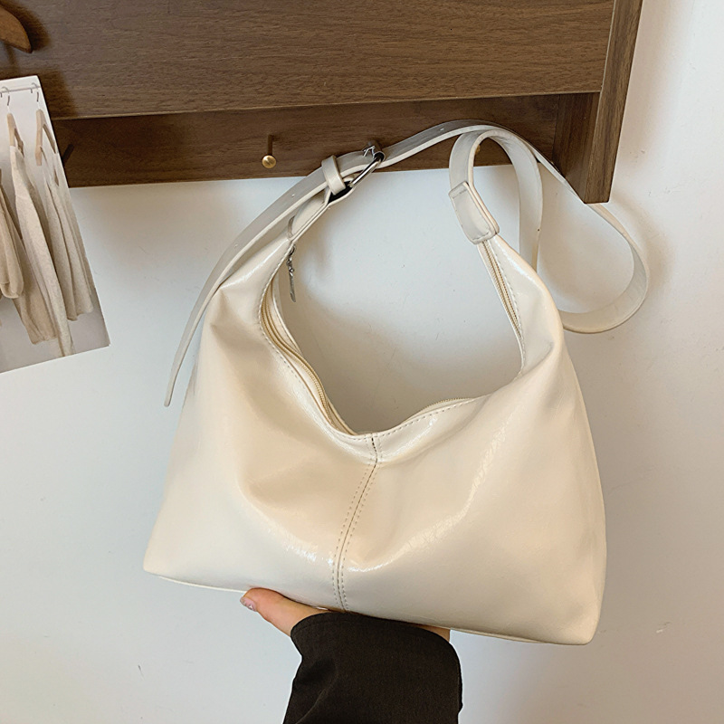 2025 New Designer Bag Free Delivery Shoes By Small Niche Design Large Capacity Shoulder Fashionable Commuting Tote 2024 Summer Simple Casual Crossbody
