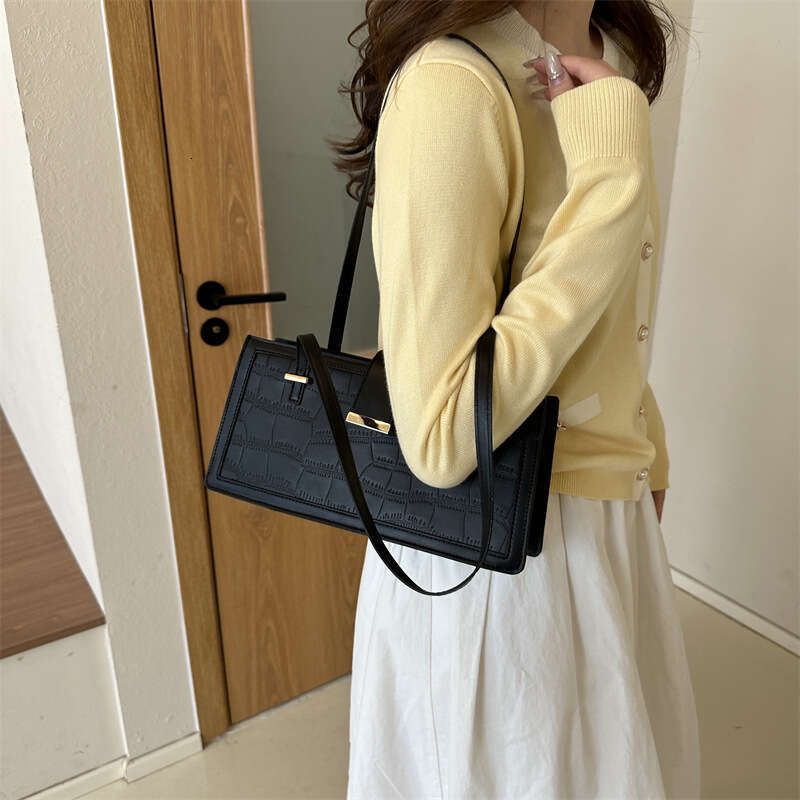 Fashionable and minimalist small square trendy commuting shoulder personalized armpit bag autumn new bag for women