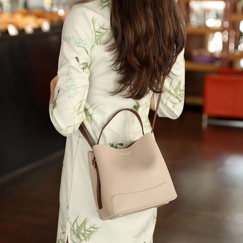Hong Kong Exquisite Handbag Women S New Fashionable Crossbody Bag High End And Versatile Portable Bucket Bag