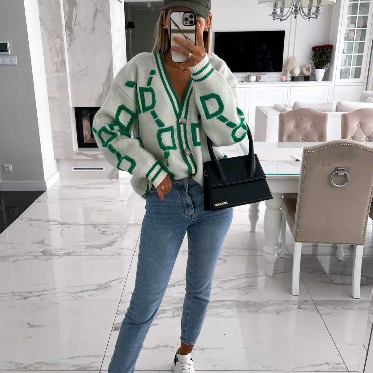 2025 Knitted Cardigan Color-blocking Fashion Womens Long-sleeved Loose V-neck Sweater Thick Warm Women Casual Printed CardiganT251125