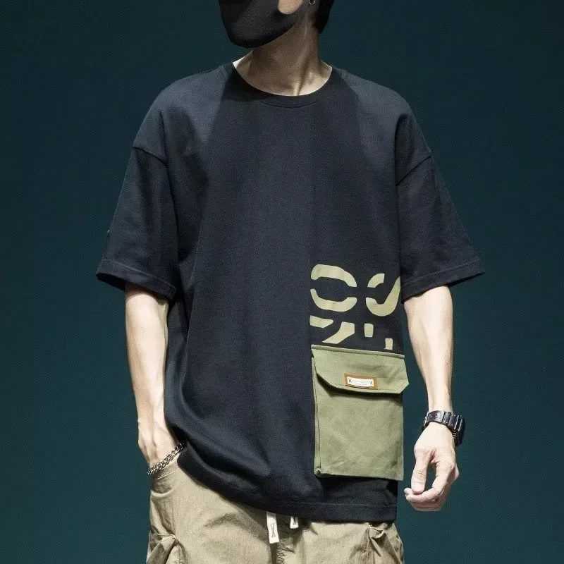 Summer mens short sleeved letter printed T-shirt with cargo pocket casual cotton O-neck top Y2K streetwear oversized T-shirt W250425