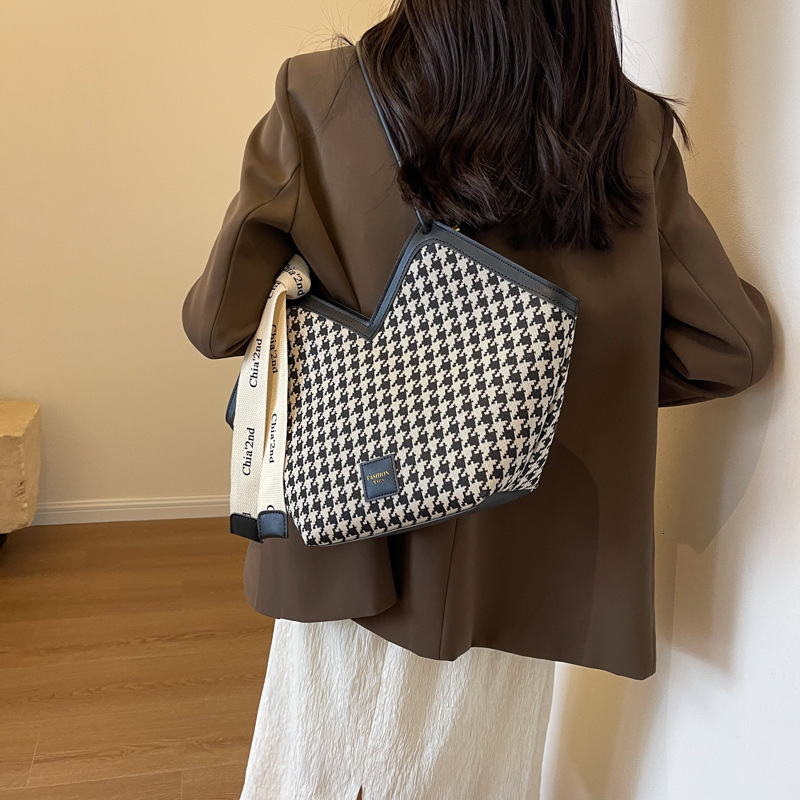 New Free Delivery Designer Shoes By 2025 2023 Fashionable Commercial Large Capacity Thousand Bird Grid Small Design Simple Shoulder Bag Handbag