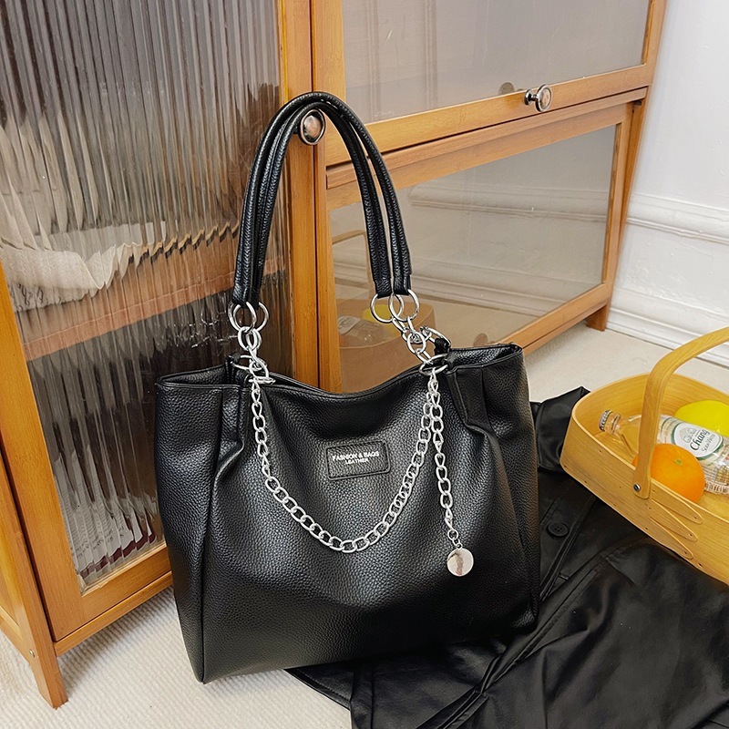 New Free Delivery Designer Shoes By 2025 Large Capacity Chain Underarm Women's 2023 Solid Color Fashion Trend Commuter Shoulder Texture Tote Bag
