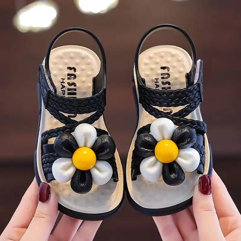 Girls open toe breathable sandals charming and comfortable casual soft soled durable beach water shoes suitable for childrens outdoor activities 25042