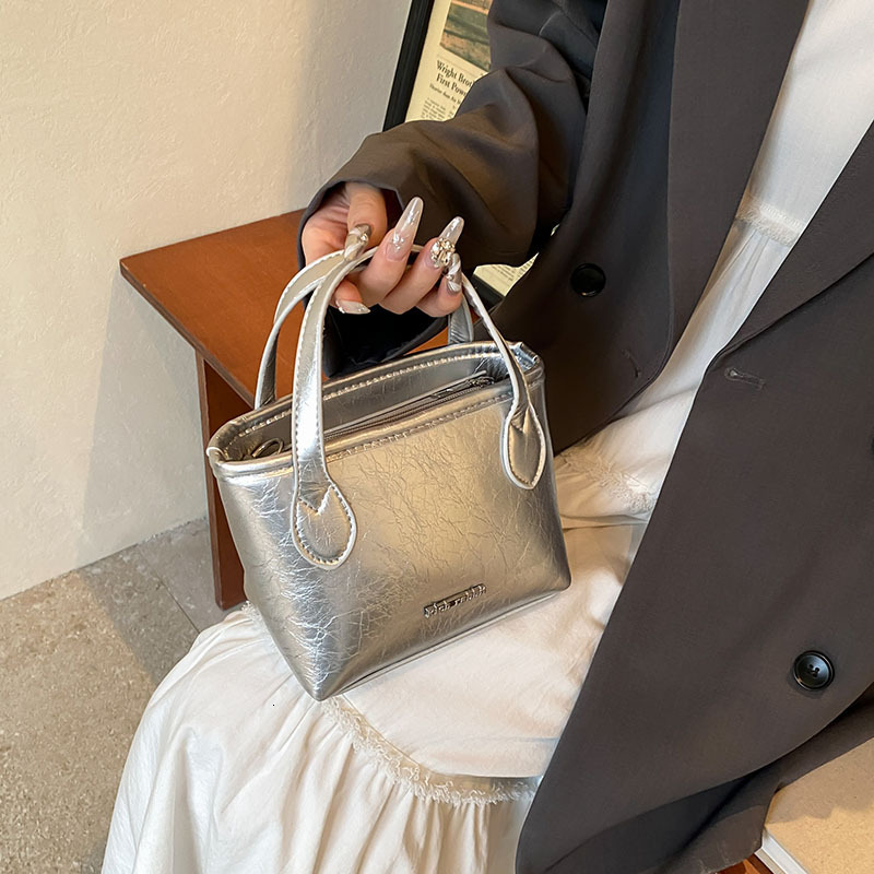 2025 New Designer Bag Free Delivery Shoes By Korean Casual Minimalist Texture Single Shoulder Hand-Held 2024 Summer Niche Design Crossbody Bucket Bag