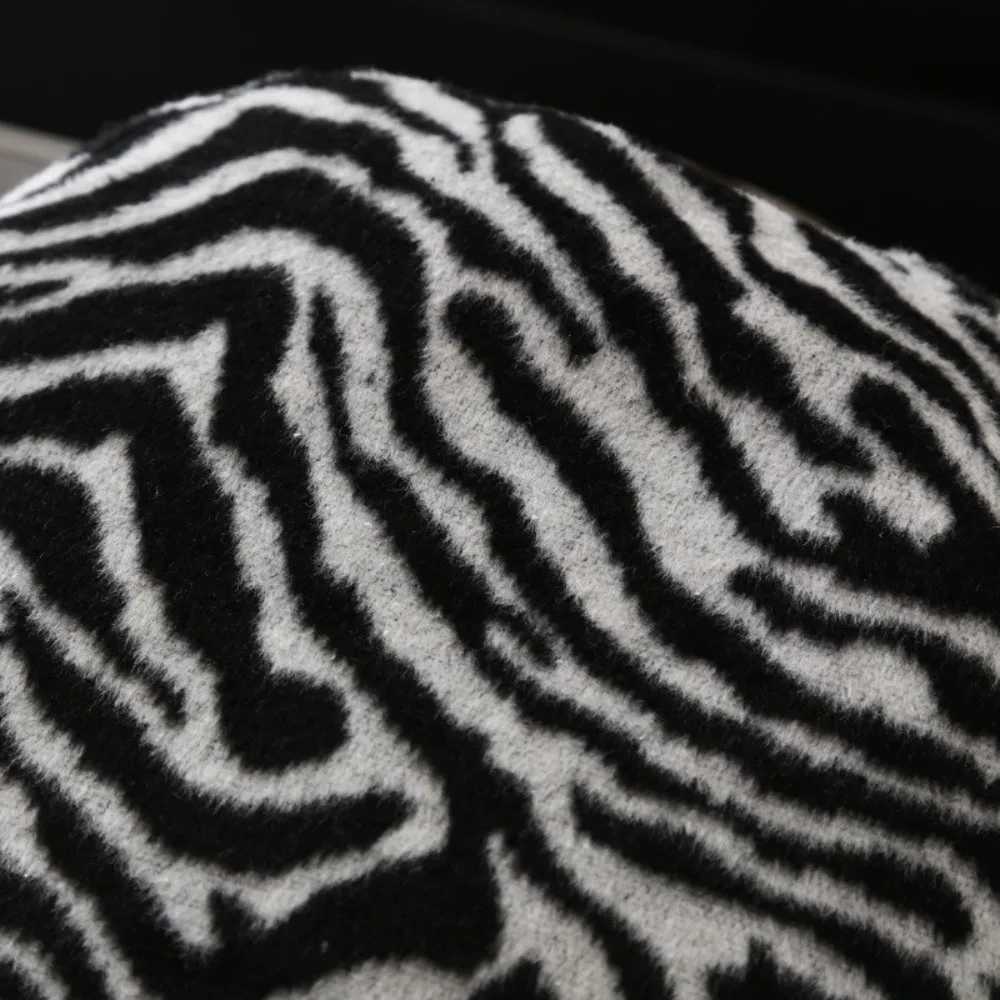 New Retro Beret Plush Zebra Stripes Print Painter Hat Windproof Pumpkin Hat Unisex J251125