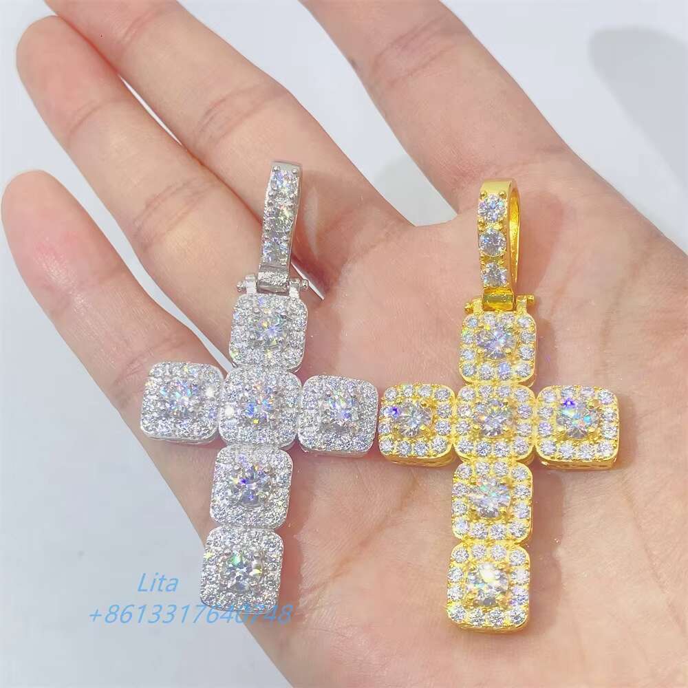 Wholesale Hot Selling Bling Iced Out Vvs Moissanite Big Diamond Cross Necklace Pendant