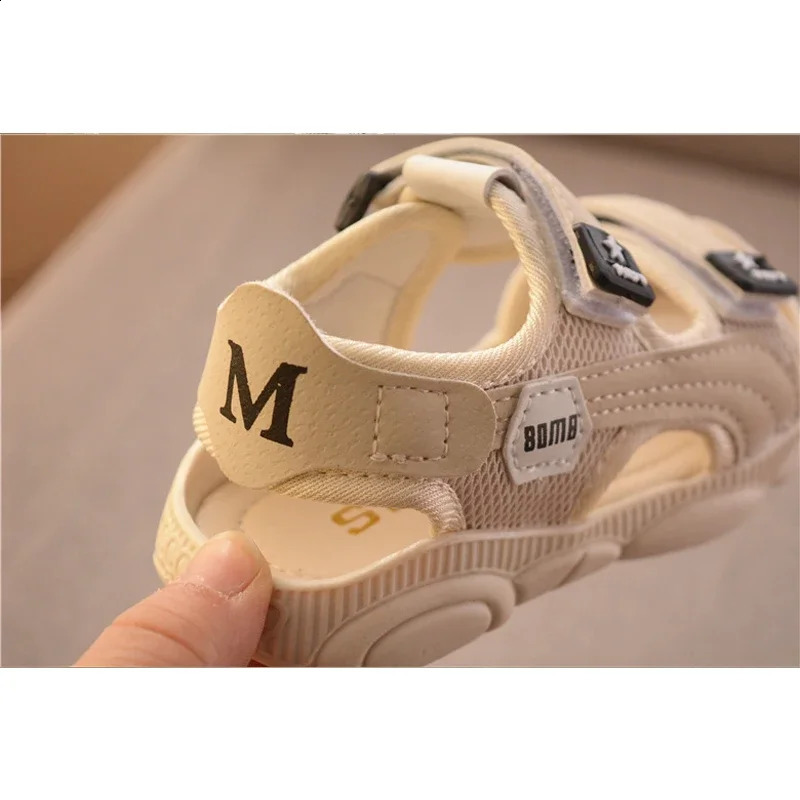 Summer childrens barefoot sandals boys soft soled beach shoes anti kick protective head childrens functional sandals 250424