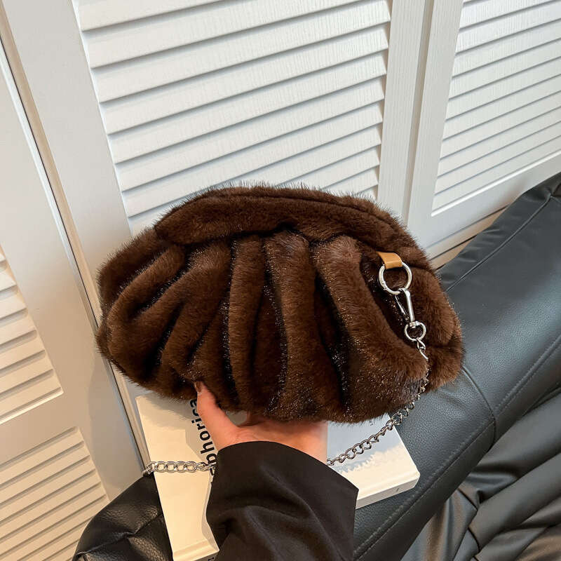 designer New Plush for Women 2025 Winter Trendy Pleated Chain Shoulder Crossbody Bag Soft Skin-Friendly Bags