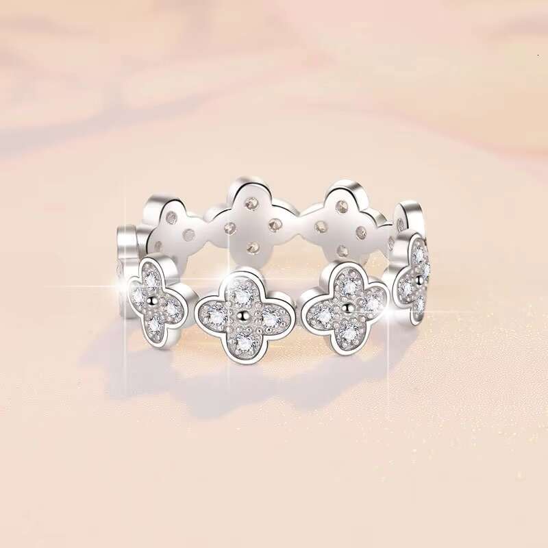 925 Sterling Silver Ring Moissanite Stone Fashion Clover Versatile Ring Plated with Platinum Cross Border Wedding Ring