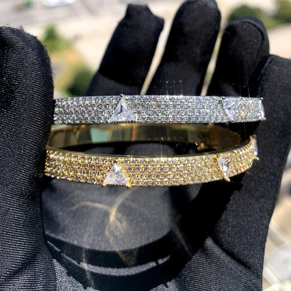 Selling Ice Sparkling Womens Bracelet Jewelry 5A Cubic Zirconia Triangle Geometric Sparkling Bracelet 250422