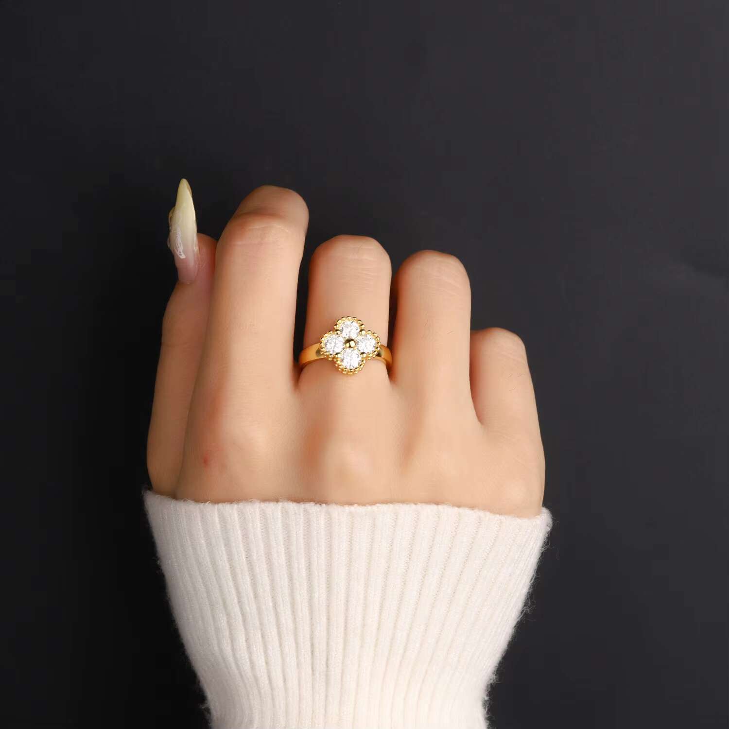 Wholesale Trendy Design Sparkling 4mm Moissanite Pass Diamond Tester GRA Certificate Lucky Moissanite Clovers Ring for Women