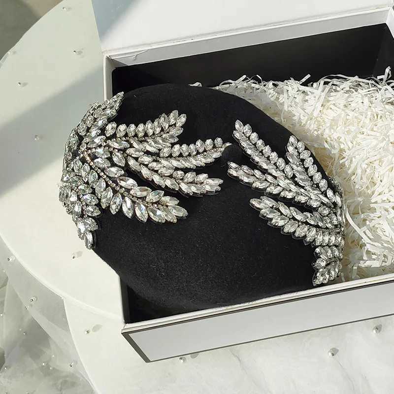 High-quality niche design black rhinestone beret Autumn/winter Korean elegant light luxury temperament painter hat J251125