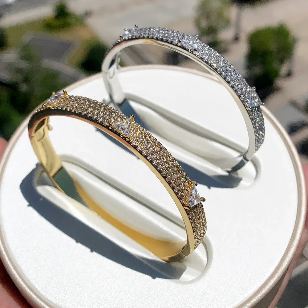Selling Ice Sparkling Womens Bracelet Jewelry 5A Cubic Zirconia Triangle Geometric Sparkling Bracelet 250422