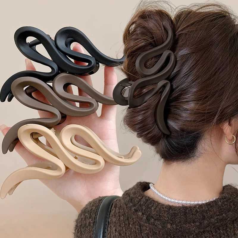 13cm acrylic female hair clip matte wavy hair clip claw clip hair accessories girls headwear 4 new colorsT250425