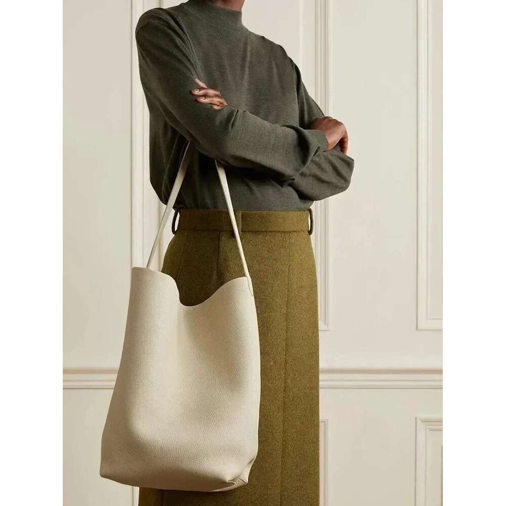 Designer Bag Tote Cowhidel Eather Large-Capacity Bucket Bags Soft Leather Big Handbag For Women Beach Makeup Bag Organizer