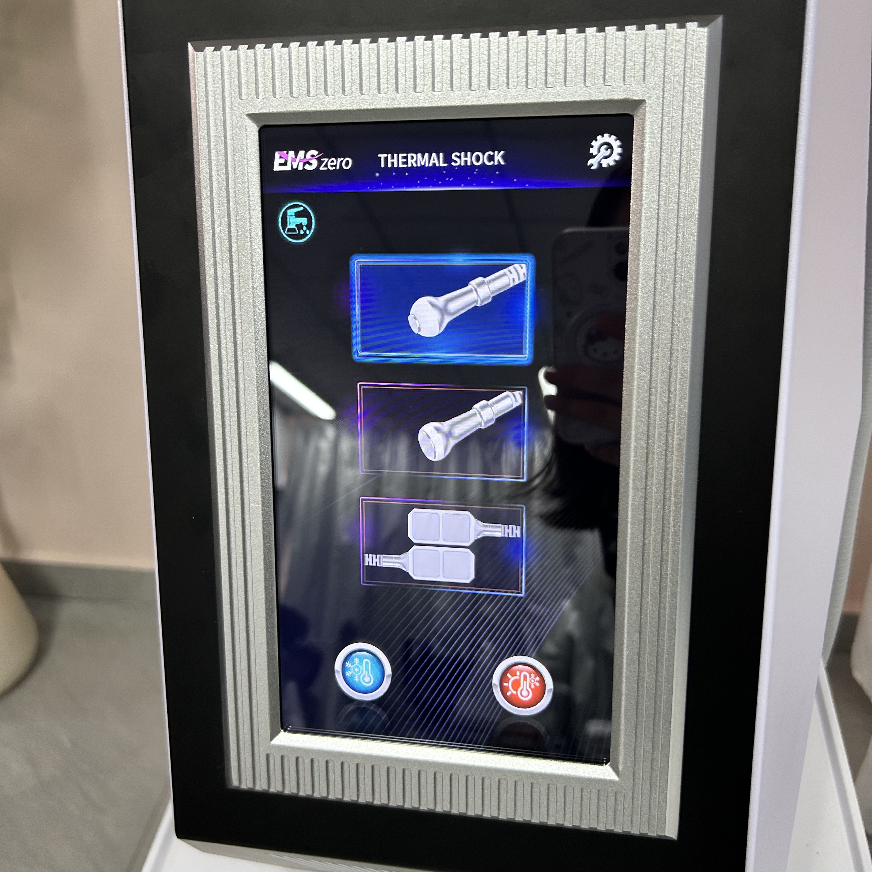 Hot Cold Beauty Device Body Slimming and Skin Firming Machine Improve Elasticity Reduce Stretch Marks Boost Circulation and Enhance Facial Contours