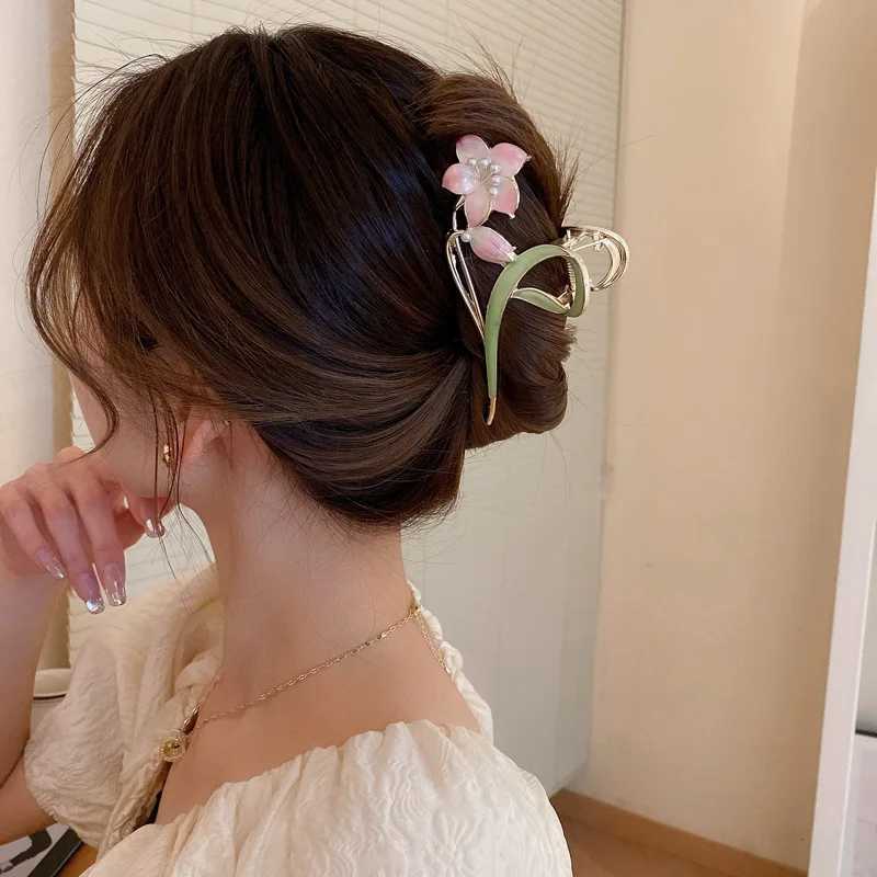 Womens Fashion Metal Flower Hair Claw Elegant Lily Shark Hair Clip Girls Sweet Geometry Ponytail Hair AccessoriesT250425