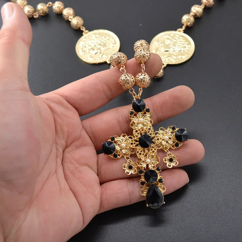 Baroque Cross Holloway Crystal Antique Necklace the leading style womens necklace in fashion shows sweater chain 250408CJ