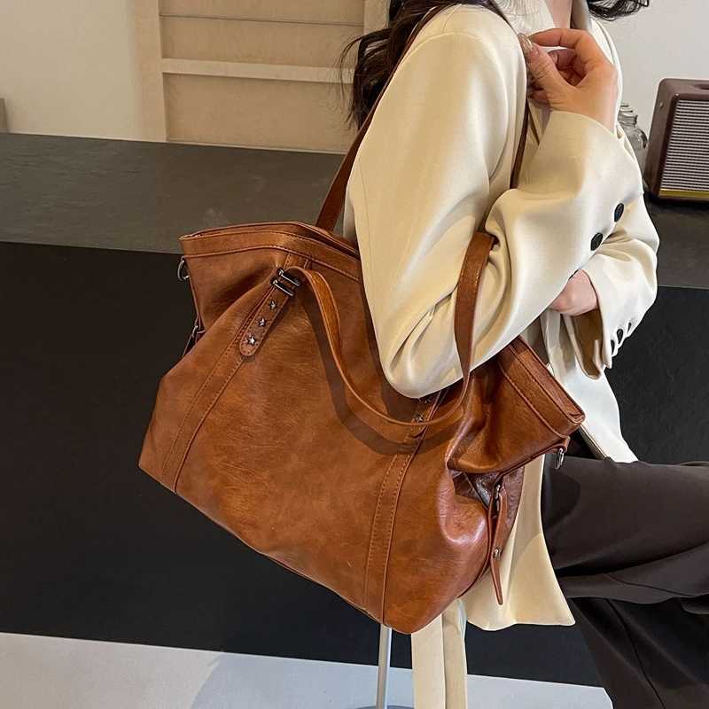 MOODS Womens Large Size Handbag Soft PU Leather Solid Color Large Capacity Shopping Bag Shoulder Cross Bag High Quality Handbag W250421