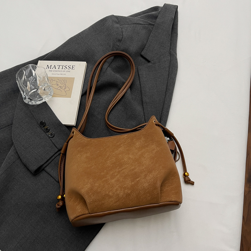 Summer women's new retro versatile fashionable shoulder bag, leisure multifunctional crossbody bag, high-end texture commuting leisure shopping b