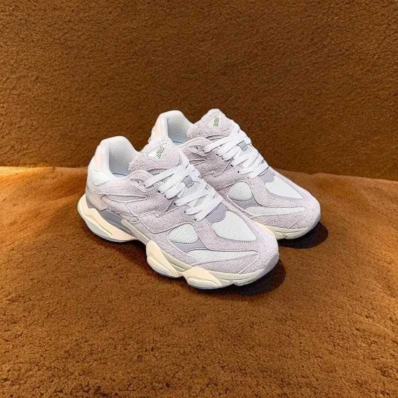 Shoes show confidence and comfort. The soft bottom is suitable for casual sports and the 2024 unisex model.C250425