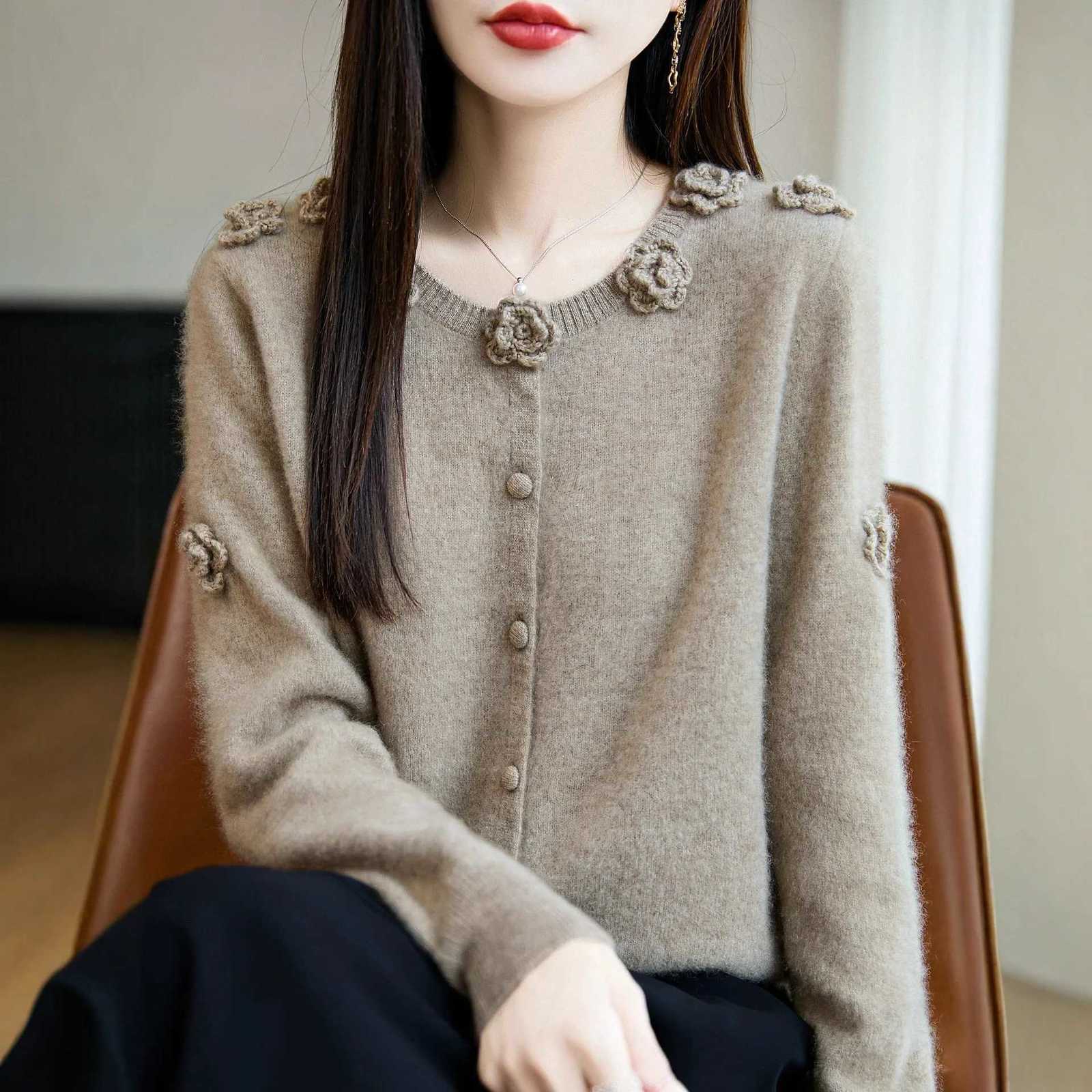 Women Cardigans 100 Wool Thick Warm Knitted Sweater O-neck Flowers Decoration Cardigan Single Breasted Korean Fashion JumpersT251125