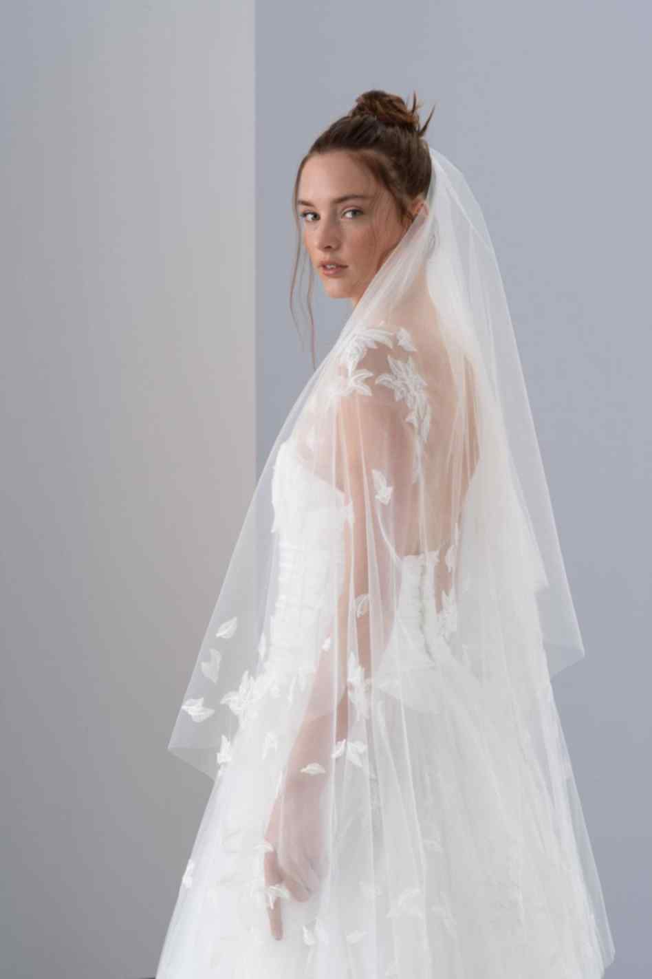 Elegant 3 Meters White Ivory Wedding Veils with Appliques Long Lace Edge Bridal Head Veil with Comb For Marriage Bride Women's Accessories Custom