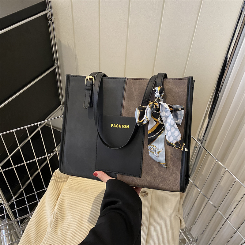 2025 New Designer Bag Free Delivery Shoes By And Casual Large Capacity 2023 Winter Western Style Shoulder Fashionable College Student Tote Bag