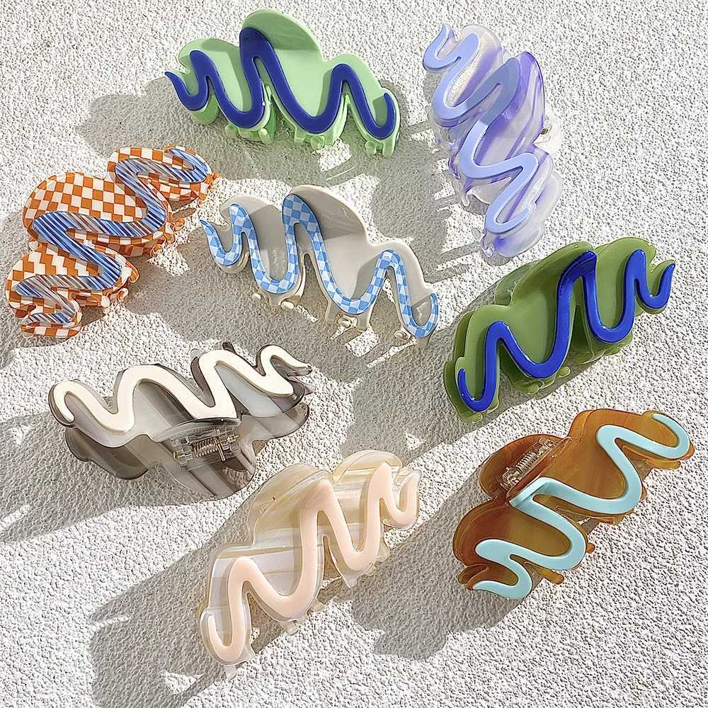 Acetic acid colored checkered wavy hair clip claws suitable for womens creative geometric checkered crab hair clip headwearT250425