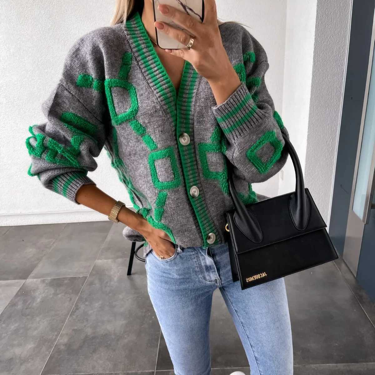 2025 Knitted Cardigan Color-blocking Fashion Womens Long-sleeved Loose V-neck Sweater Thick Warm Women Casual Printed CardiganT251125