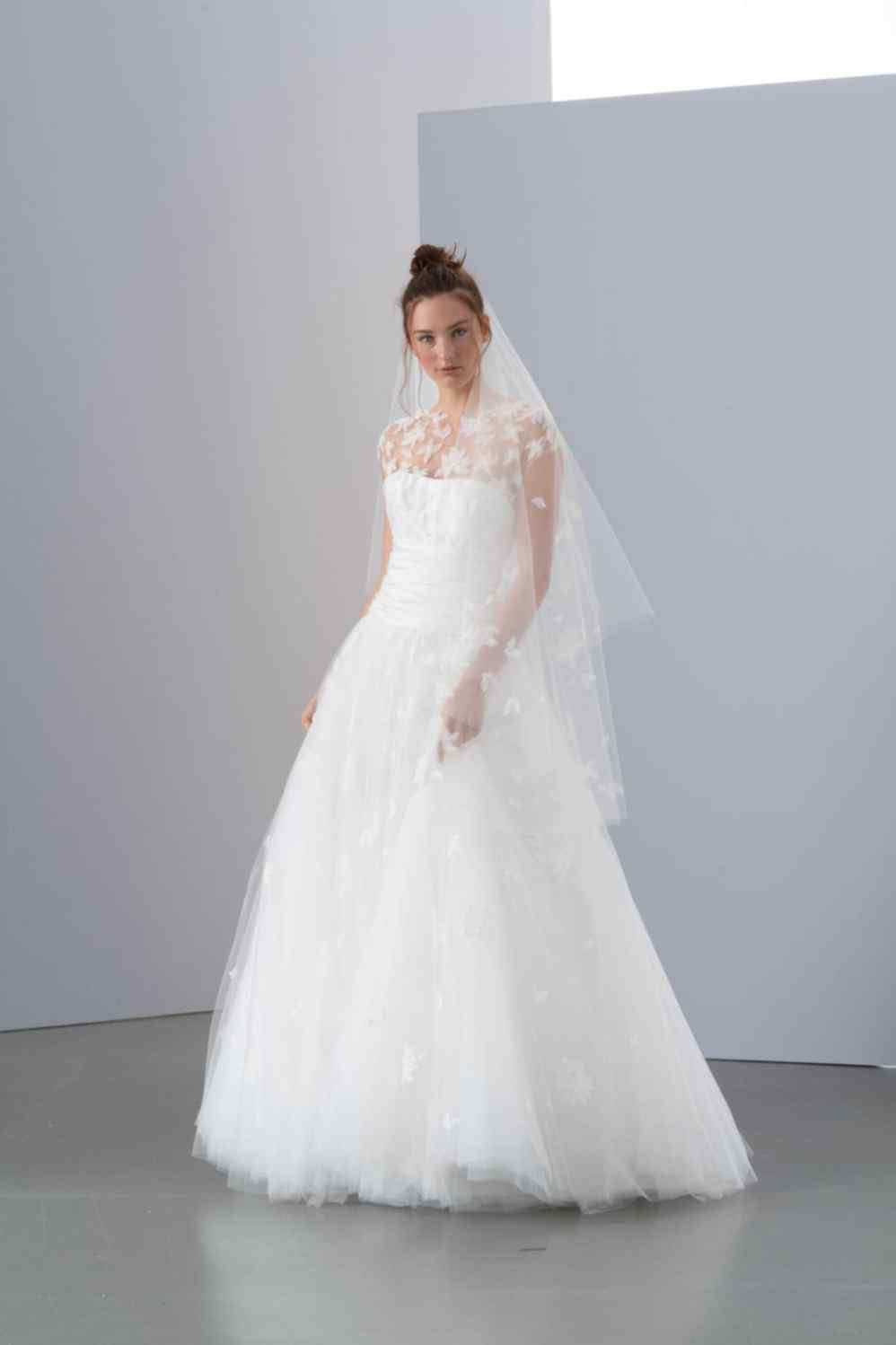 Elegant 3 Meters White Ivory Wedding Veils with Appliques Long Lace Edge Bridal Head Veil with Comb For Marriage Bride Women's Accessories Custom