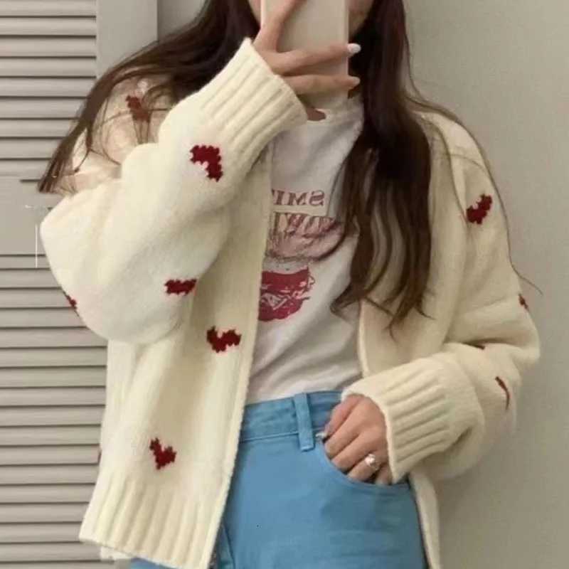 Round neck loose design sense of love printed knit blouse cardigan fashionable and cute all-match ladies sweater jacketT251125